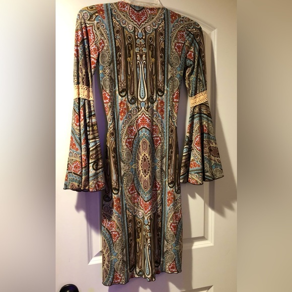 Vintage dress with flare sleeves. See measurements - Picture 5 of 5